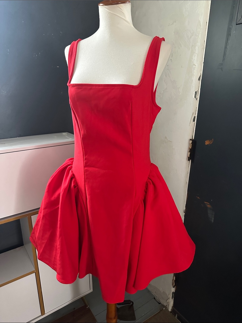 Gosmina Square-Neck Cocktail Mini Dress with structural details on hips Red Med